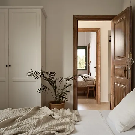 Phi Simple Living Quarters *