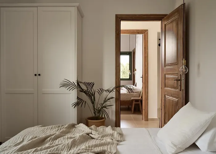 Phi Simple Living Quarters *