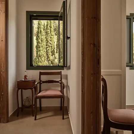 Villa Phi Simple Living Quarters *
