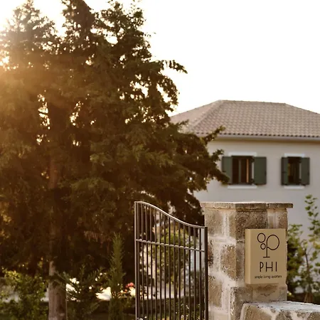 Phi Simple Living Quarters Villa