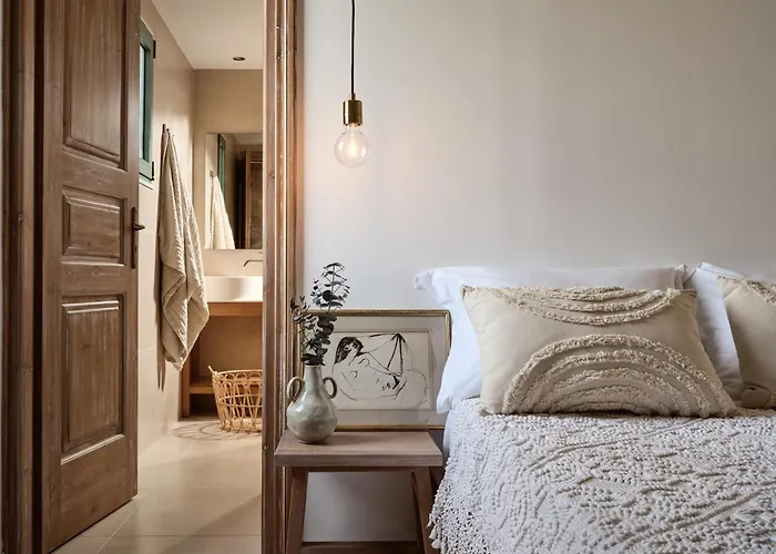 Villa Phi Simple Living Quarters *