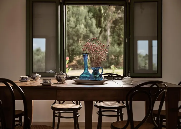 Phi Simple Living Quarters *